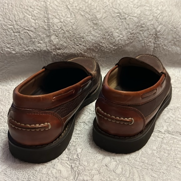 Men’s Lands End brown leather loafers. Size 9 - Picture 2 of 8